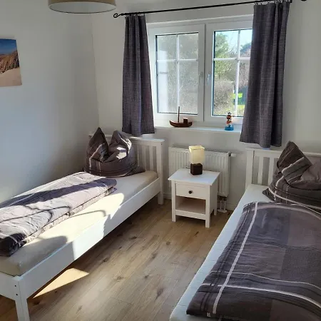 Ferienhaeuser Huehnergott Und Kranichnest, Sauna, Kamin Und Garten 別荘 ブレーゲ