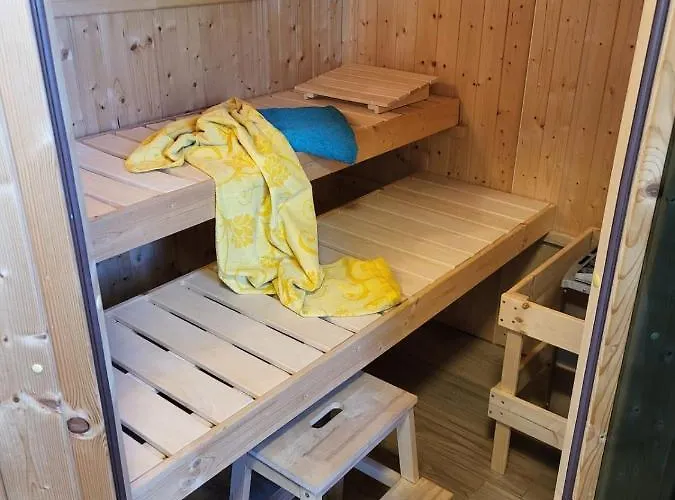 Dom wakacyjny Ferienhaeuser Huehnergott Und Kranichnest, Sauna, Kamin Und Garten Breege